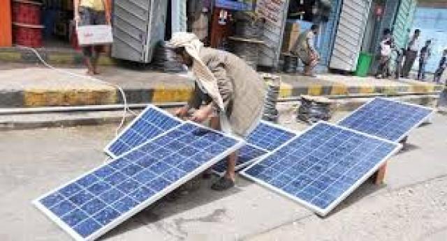 اليمنيون يجدون في الشمس طاقة بديلة عن الكهرباء الغائبة منذ بداية الحرب