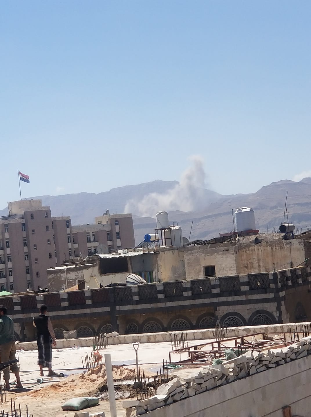 انفجارات عنيفة تهز العاصمة صنعاء قبل قليل (اماكن الإستهداف وتفاصيل )