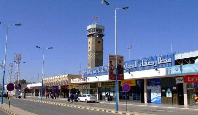 عاجل: هبوط طائرة خاصة بمطار صنعاء وتكتم وتشديد كبير في المكان عقب الهبوط(شاهد)