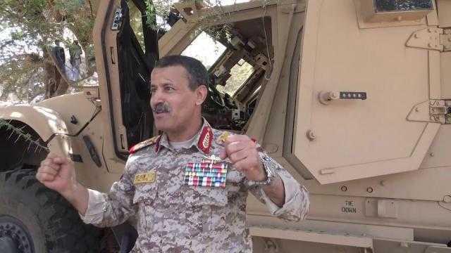 أنباء عن إصابة وزير الدفاع الحوثي في قصف للتحالف العربي على موكبه