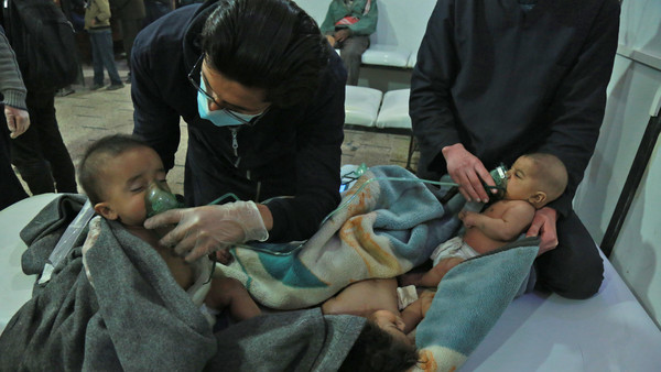 ضحايا هجمات كيمياوية للأسد على الغوطة