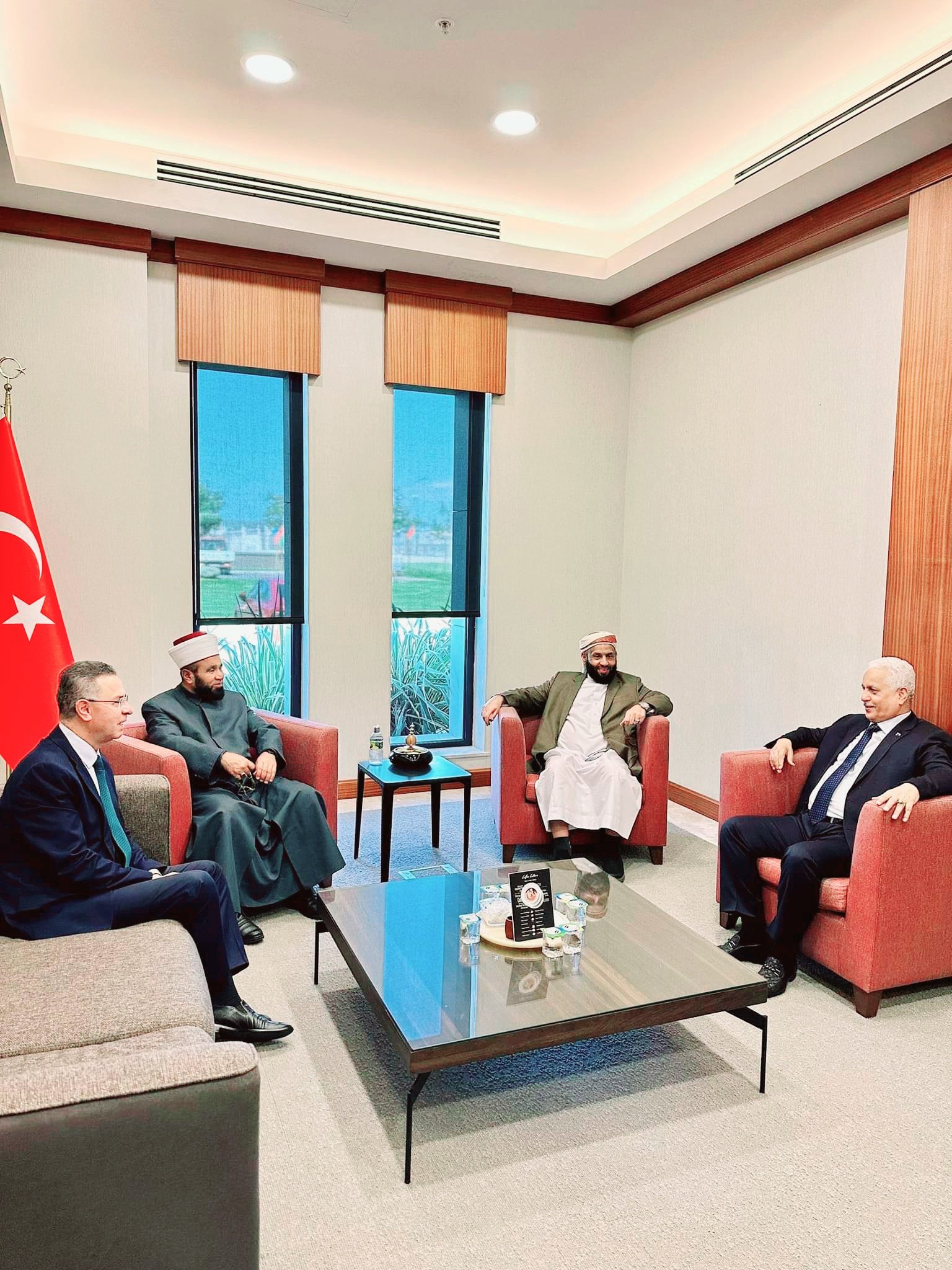 وزير الأوقاف والإرشاد الشيخ الدكتور محمد بن عيضة شبيبة يلتقي في تركيا وزير الأوقاف الفلسطيني 