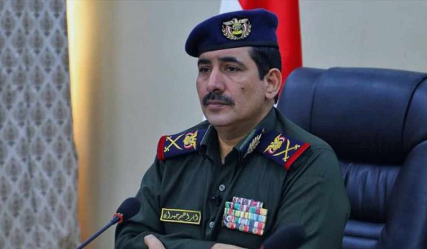 اللواء الركن ابراهيم حيدان يشيد بضبط أحد المتهمين في جريمة اغتيال مديرة صندوق النظافة بمحافظة تعز