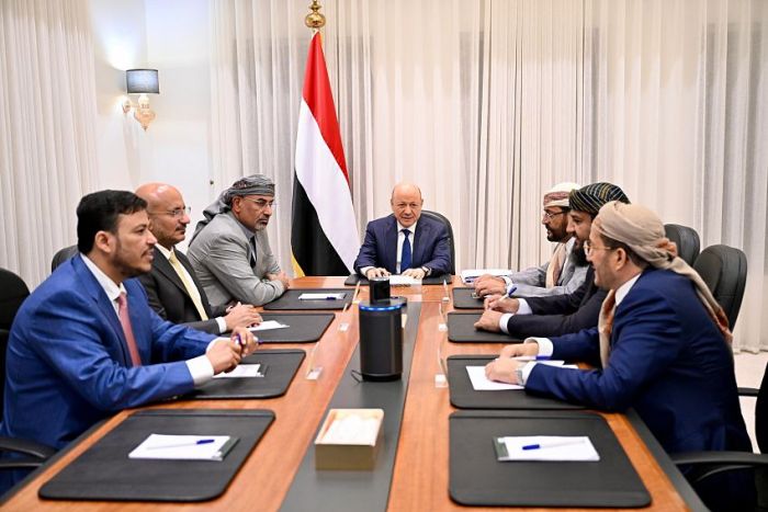 الرئيس العليمي يجتمع باعضاء المجلس ويناقشون مستجدات الأوضاع المحلية والإقليمية ومسار الإصلاحات الشاملة