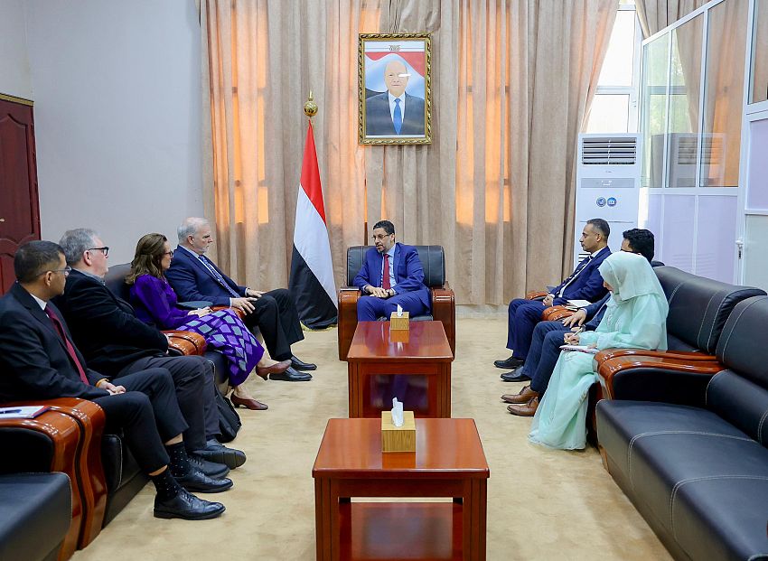 رئيس الوزراء الدكتور أحمد عوض بن مبارك يشدد على ضرورة تصحيح السرديات المغلوطة بشأن القضية اليمنية