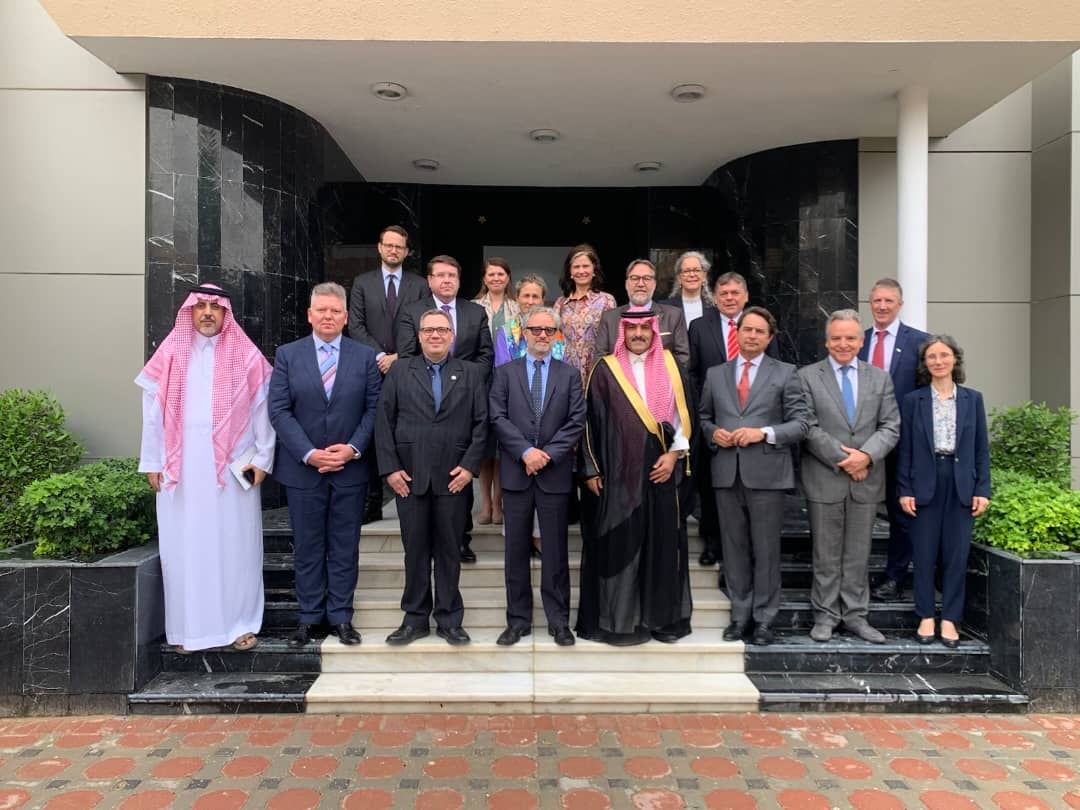السفير السعودي لدى اليمن آل جابر يناقش مع سفراء الاتحاد الأوروبي دعم الحكومة اليمنية من أجل تنفيذ الإصلاحات 